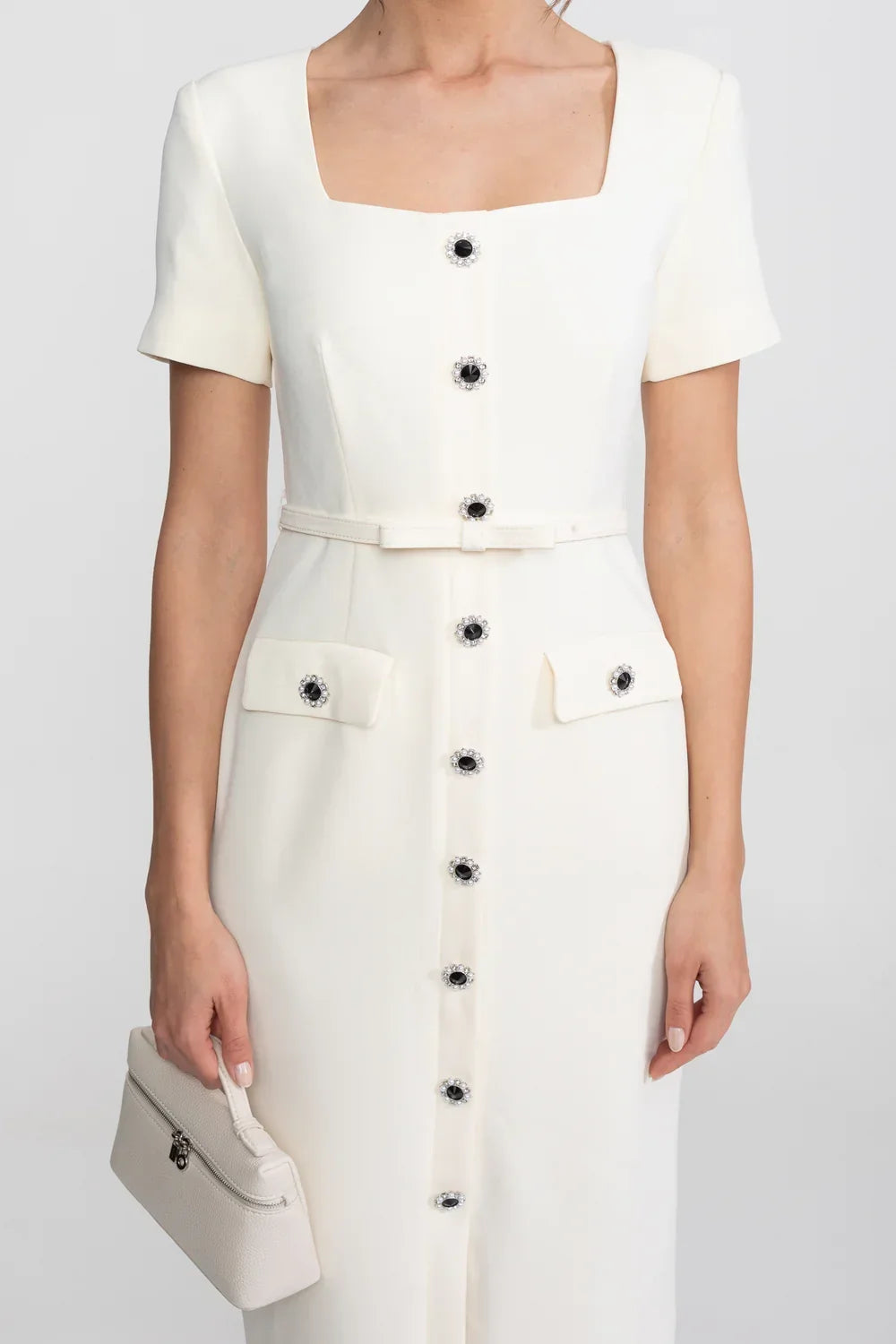 Vestido Longo de Alfaiataria Estruturada com Decote Quadrado e Cinto Coordenado