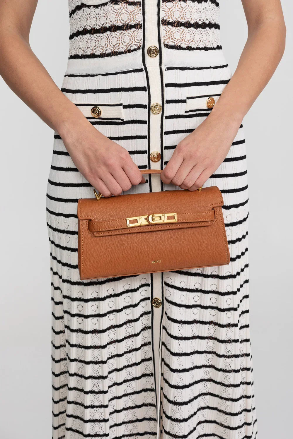 Bolsa Estruturada em Textura Croco com Alça Dupla Funcional