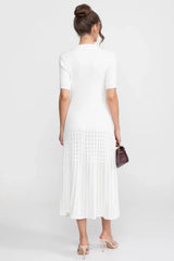 Vestido Midi em Tricô Canelado com Gola Boneca e Saia Plissada