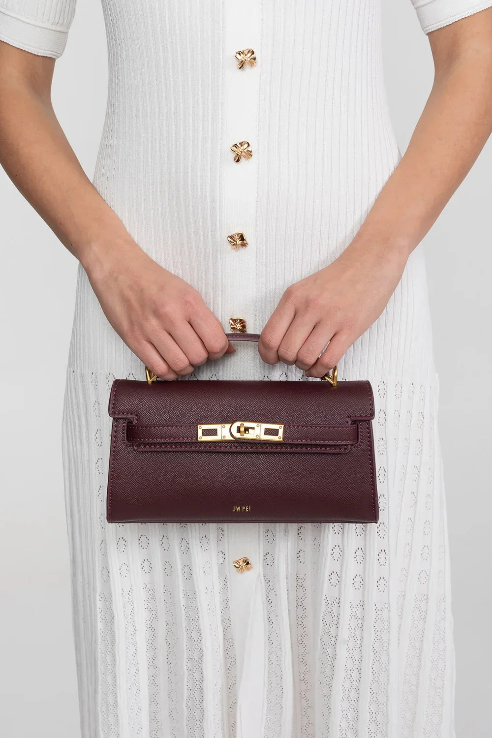 Bolsa Estruturada em Textura Croco com Alça Dupla Funcional