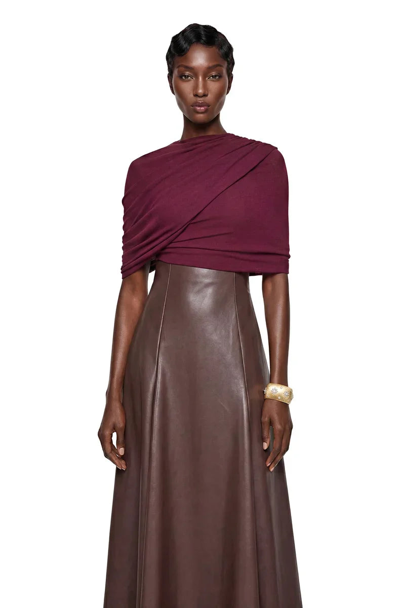 Vestido Longo Minimalista em Couro Ecológico com Cintura Marcada