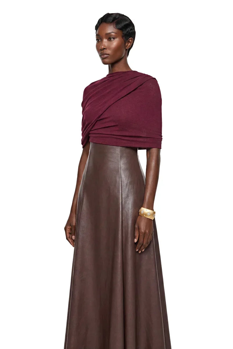 Vestido Longo Minimalista em Couro Ecológico com Cintura Marcada