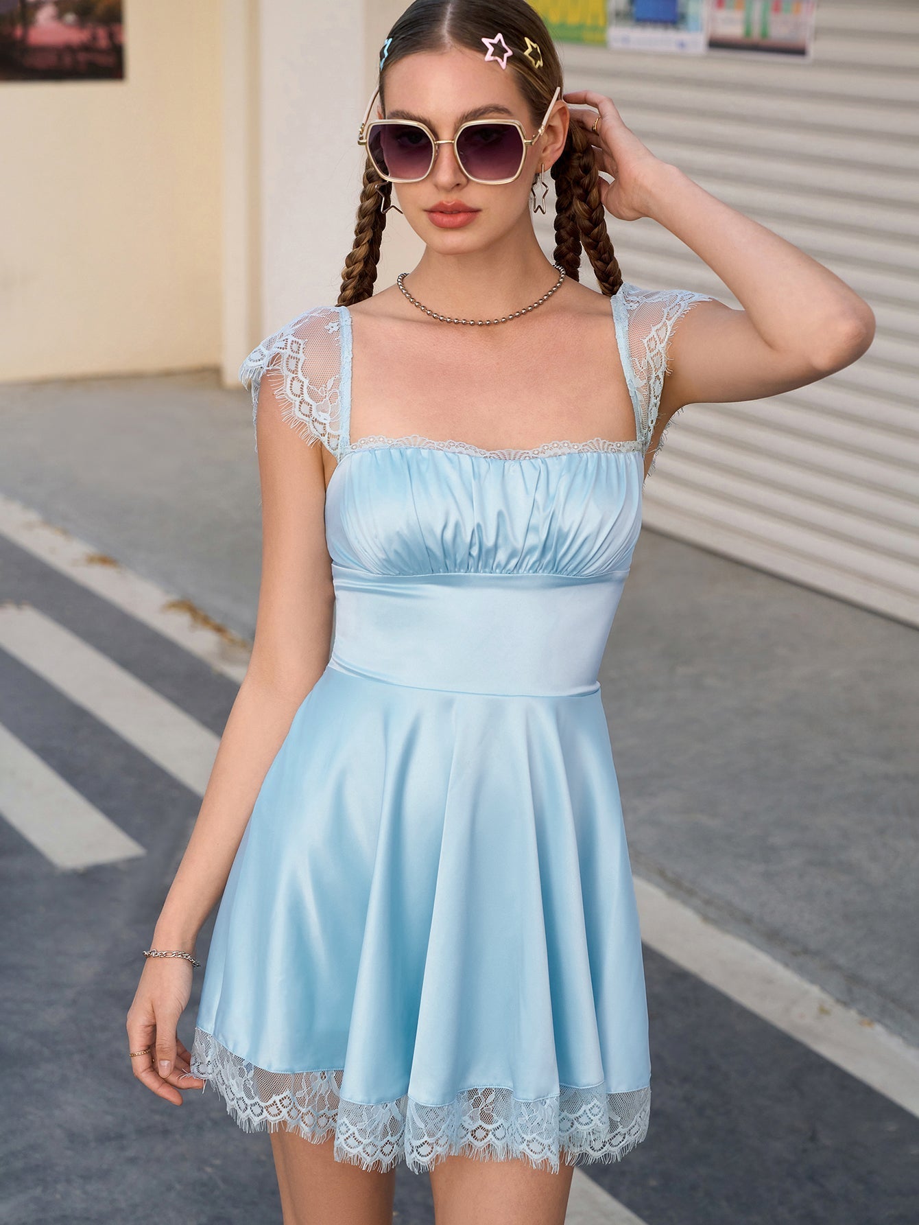 Lívia | Vestido Mini com Corpete Franzido, Babado e Saia Evasê