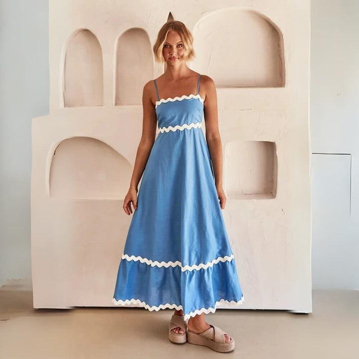 Lila | Vestido Midi Azul com Bordado Guipir e Tomara que Caia
