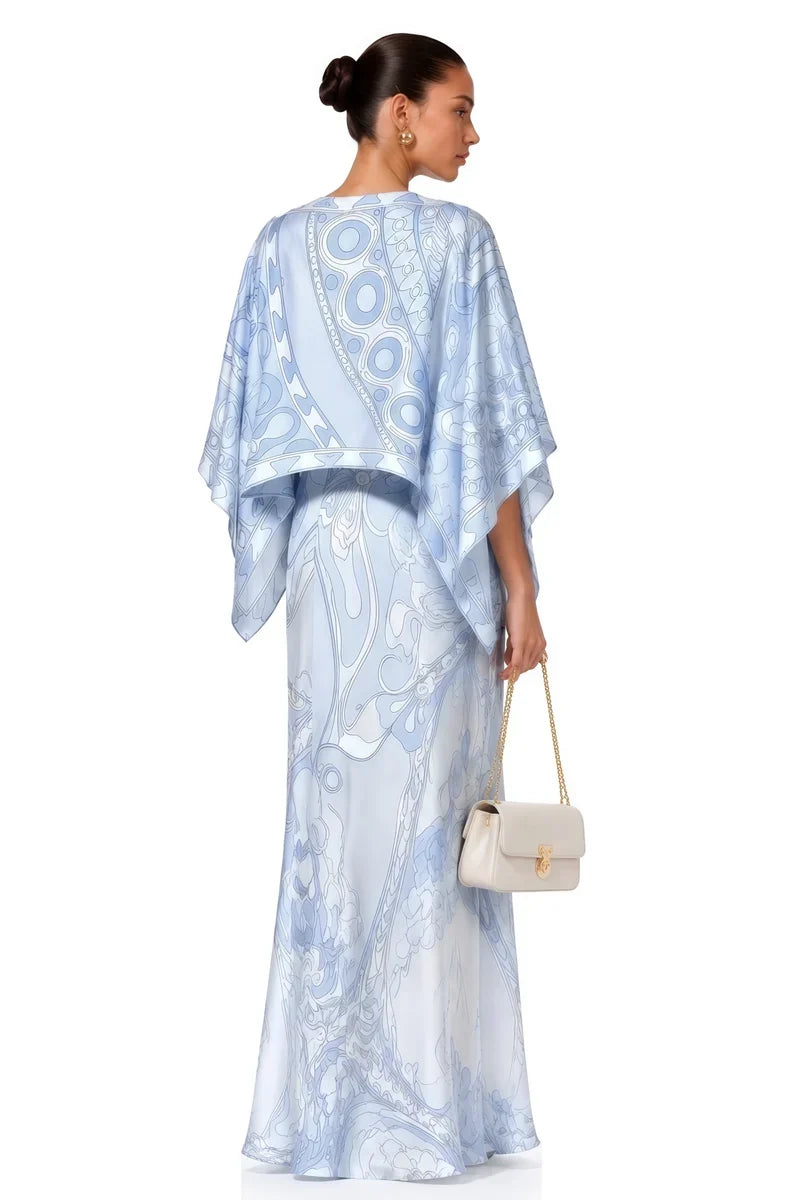Conjunto Vestido Justo com Capa Fluida Estampada