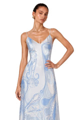 Conjunto Vestido Justo com Capa Fluida Estampada