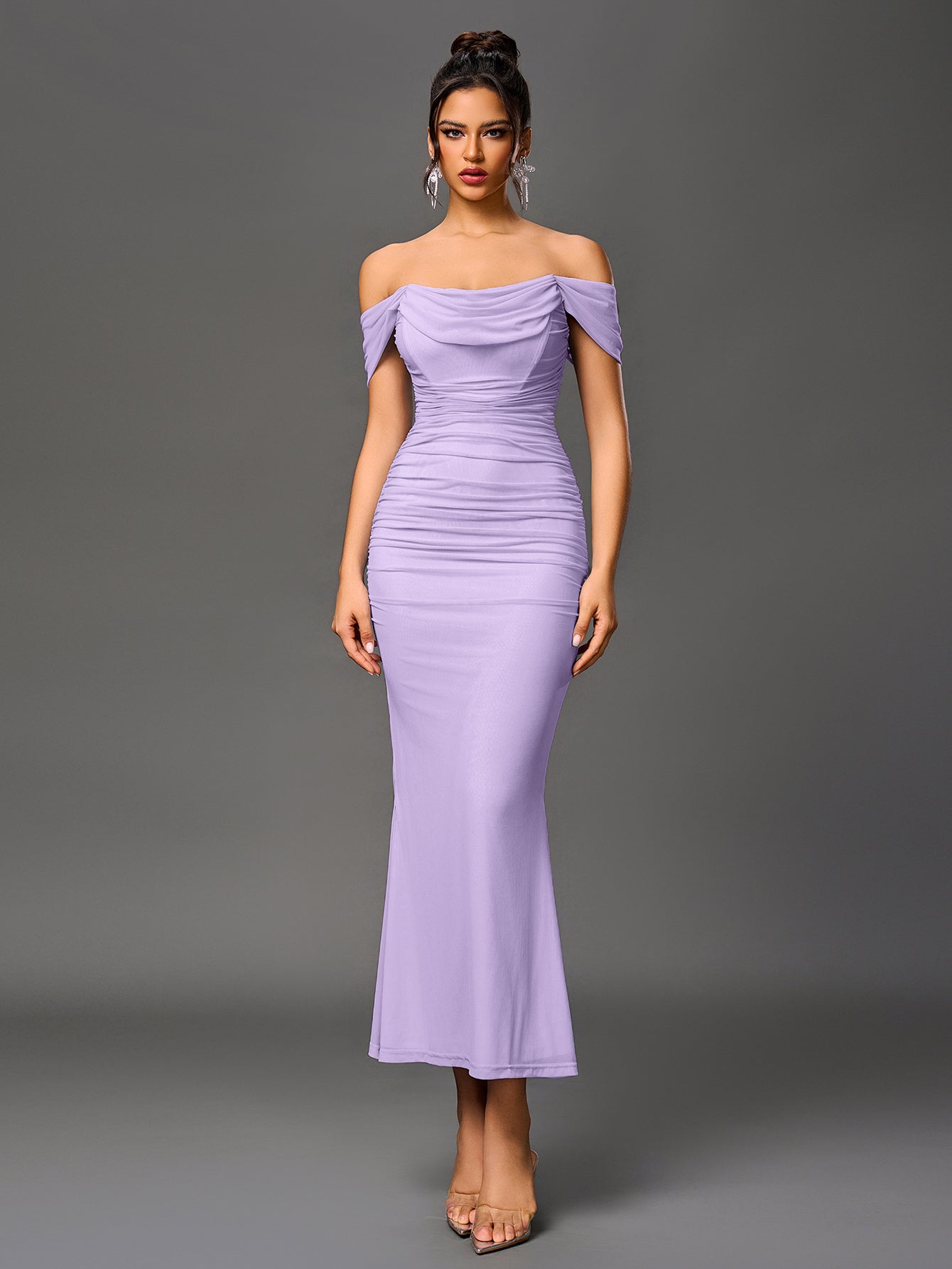 Brunilda | Vestido Midi Chocolate com Ombros Caídos e Franzido