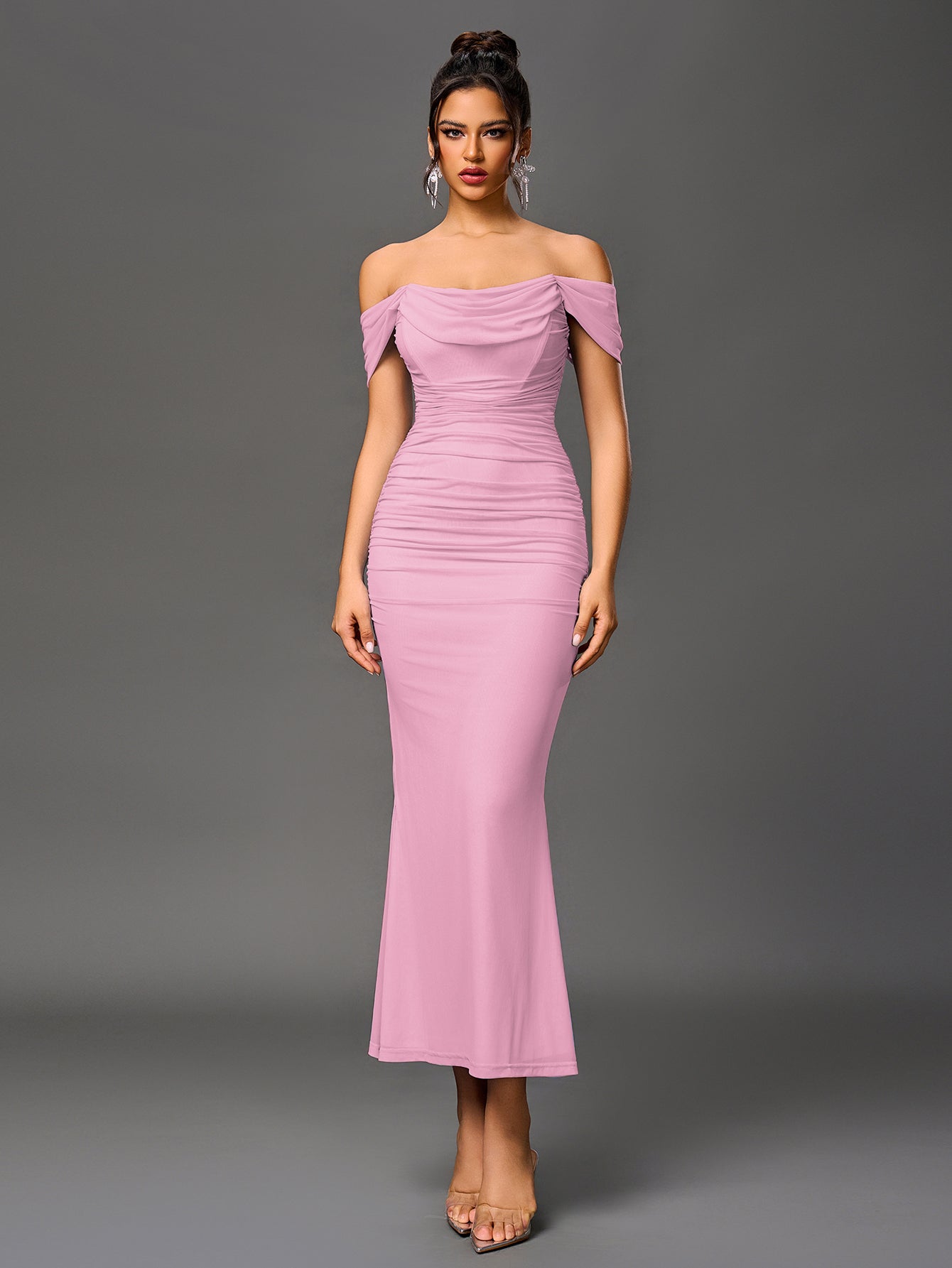 Brunilda | Vestido Midi Chocolate com Ombros Caídos e Franzido