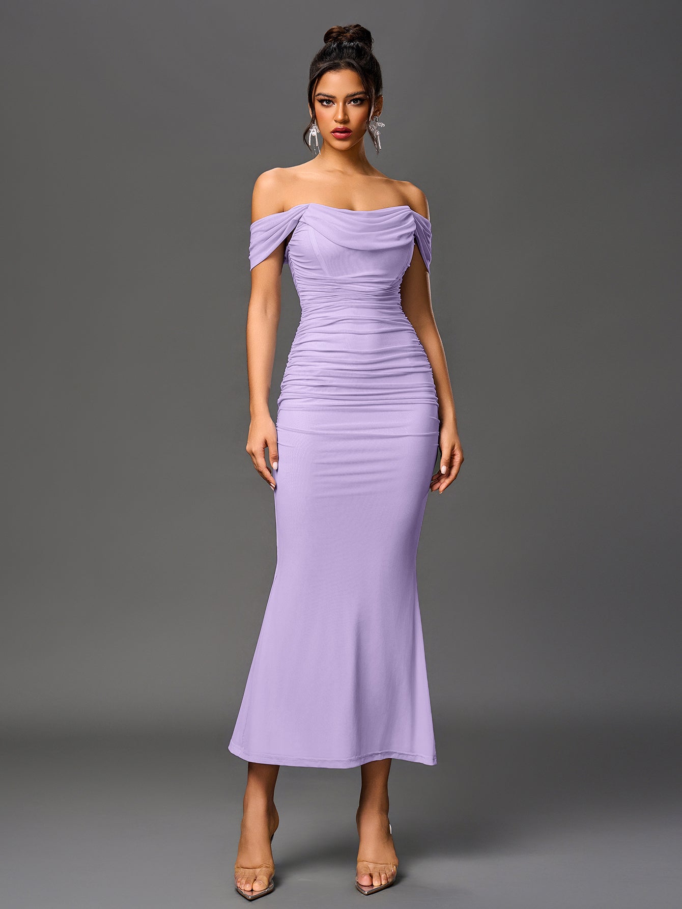 Brunilda | Vestido Midi Chocolate com Ombros Caídos e Franzido