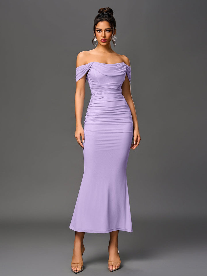 Brunilda | Vestido Midi Chocolate com Ombros Caídos e Franzido