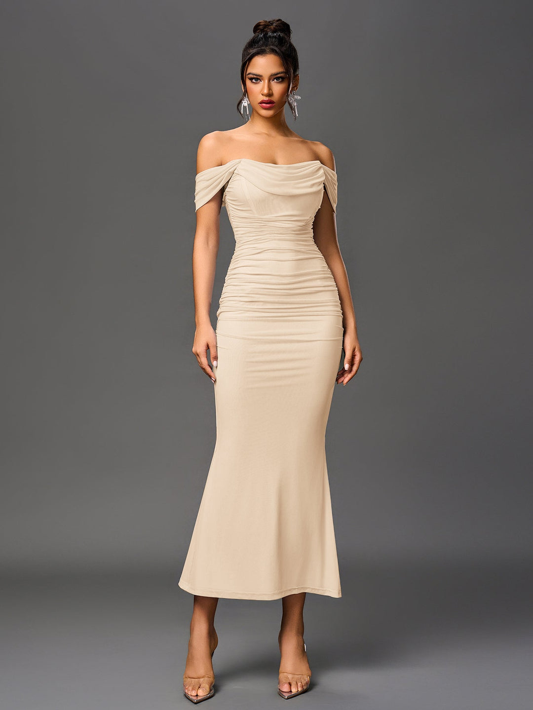 Brunilda | Vestido Midi Chocolate com Ombros Caídos e Franzido