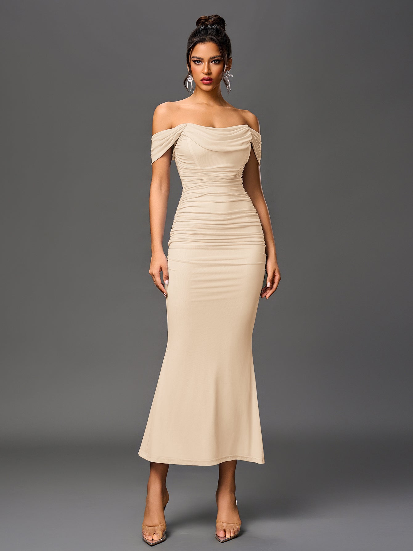 Brunilda | Vestido Midi Chocolate com Ombros Caídos e Franzido