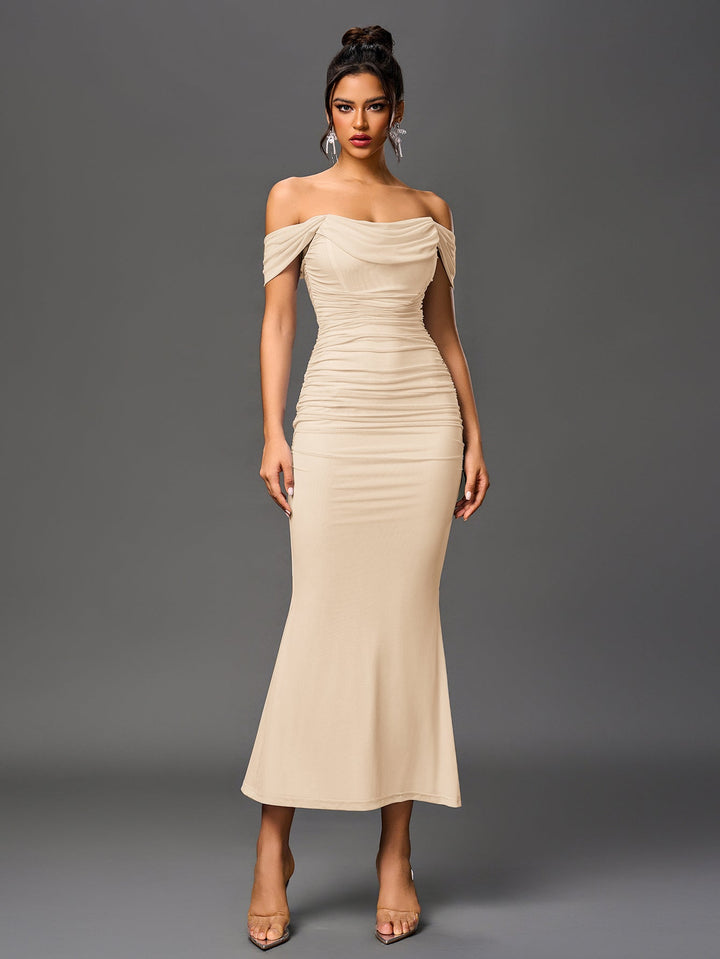 Brunilda | Vestido Midi Chocolate com Ombros Caídos e Franzido
