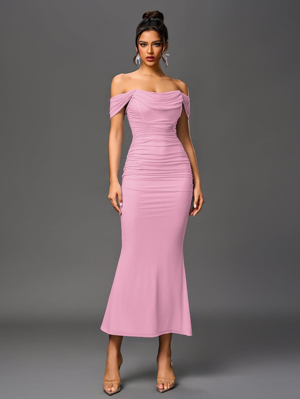 Brunilda | Vestido Midi Chocolate com Ombros Caídos e Franzido