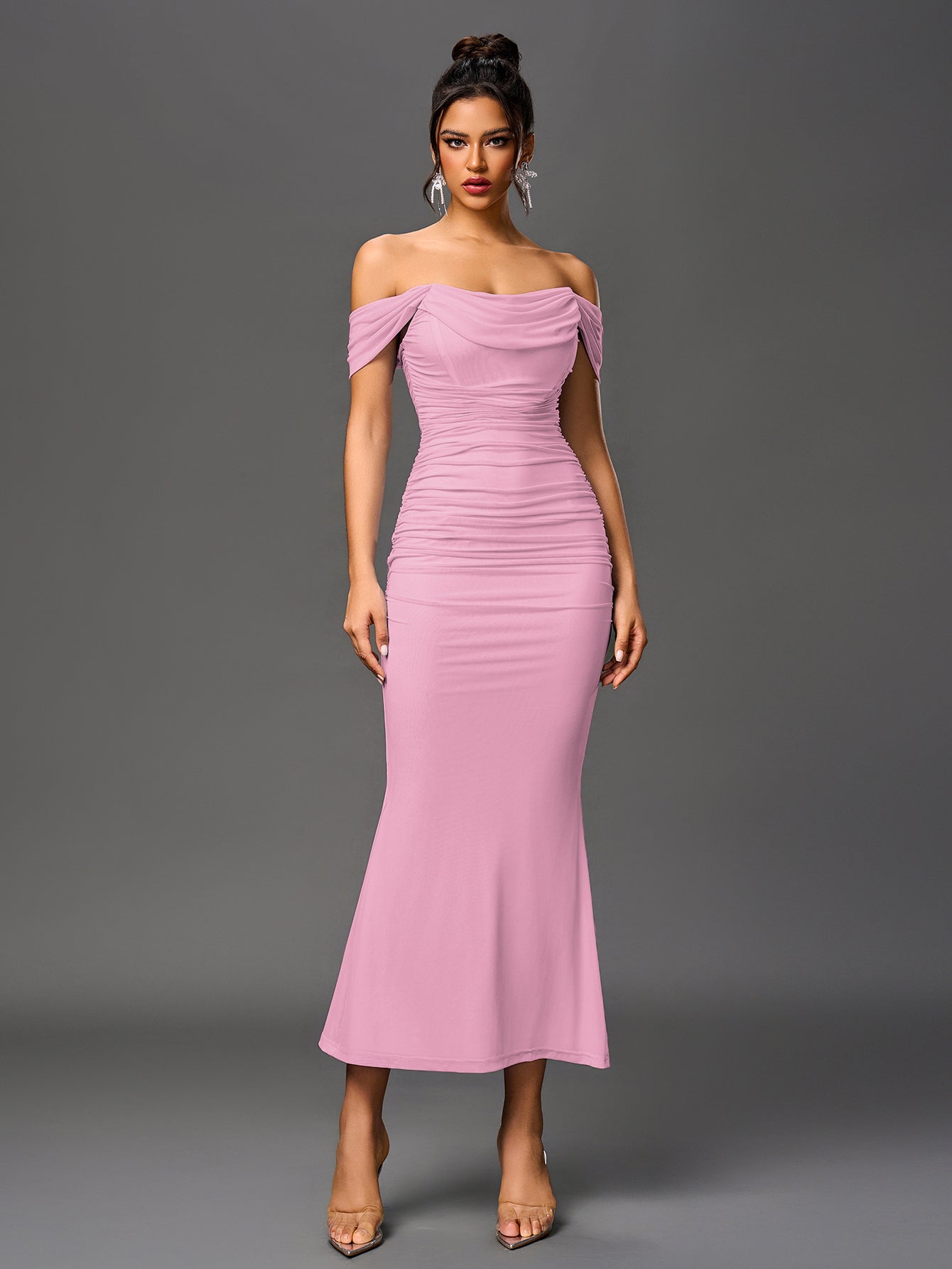 Brunilda | Vestido Midi Chocolate com Ombros Caídos e Franzido