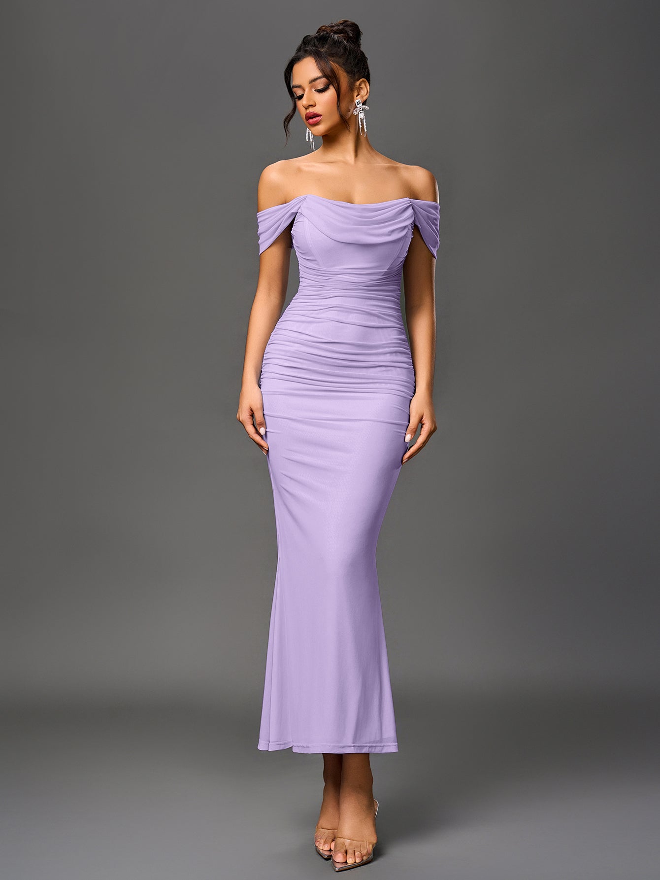 Brunilda | Vestido Midi Chocolate com Ombros Caídos e Franzido