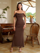 Brunilda | Vestido Midi Chocolate com Ombros Caídos e Franzido