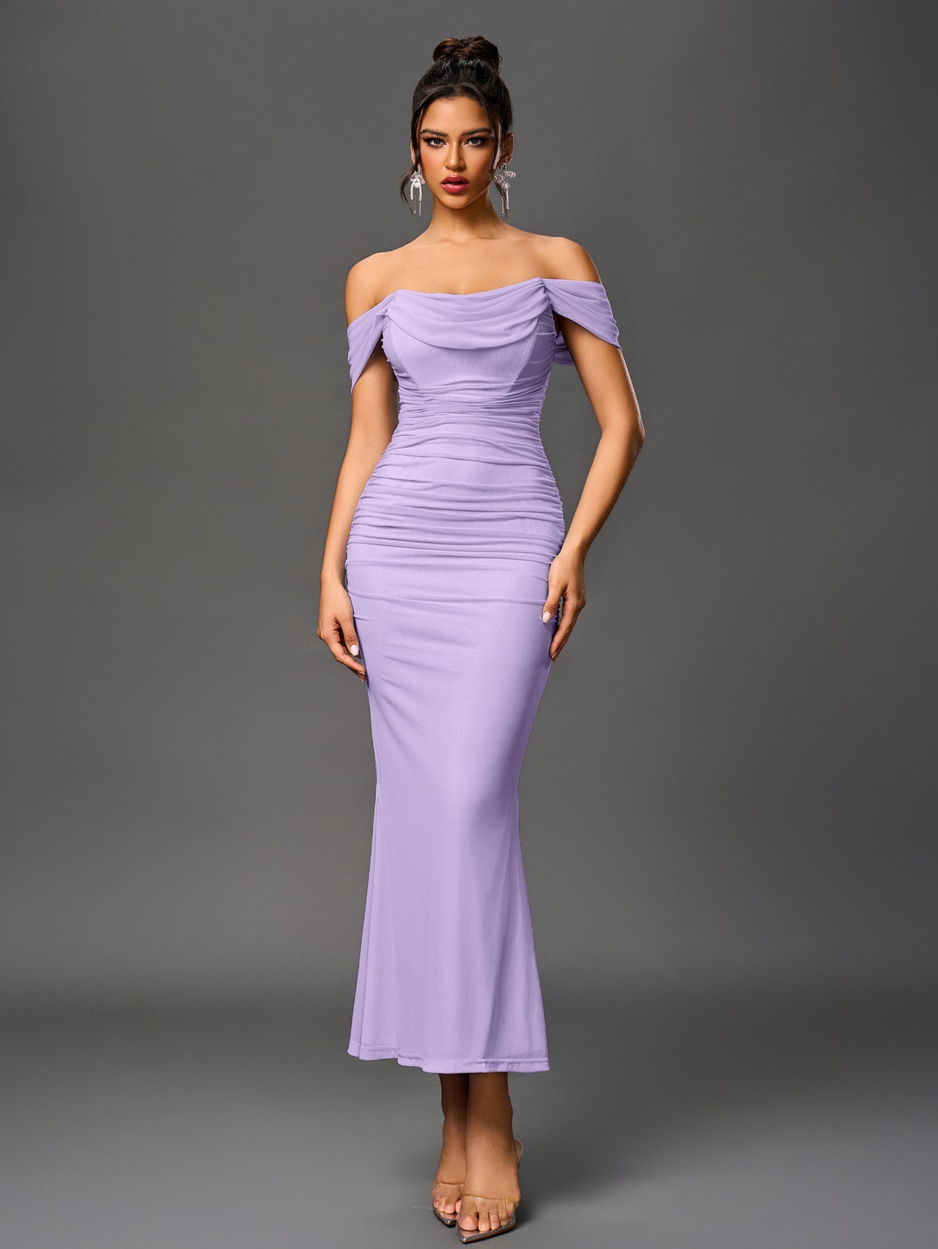 Brunilda | Vestido Midi Chocolate com Ombros Caídos e Franzido