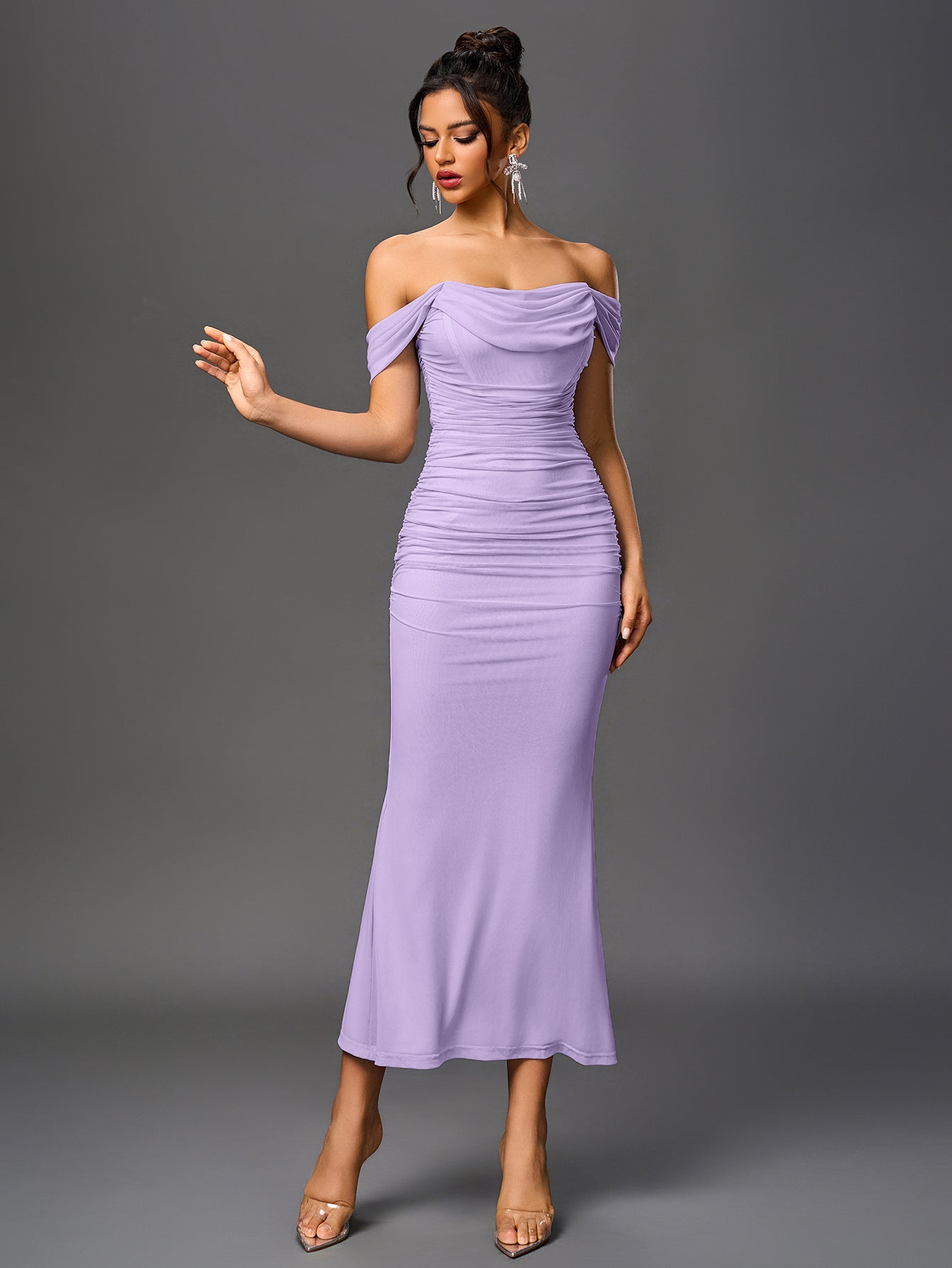 Brunilda | Vestido Midi Chocolate com Ombros Caídos e Franzido