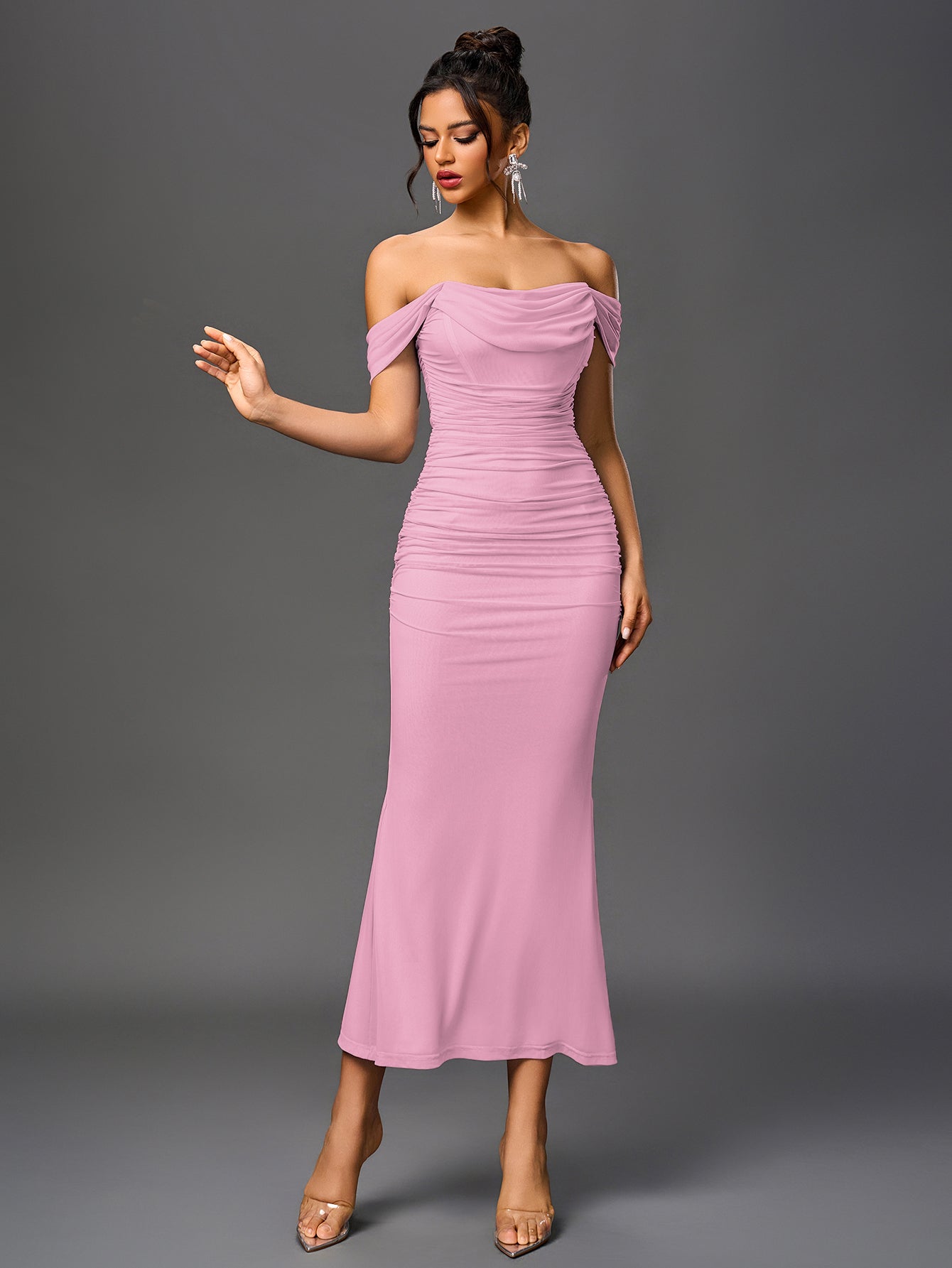 Brunilda | Vestido Midi Chocolate com Ombros Caídos e Franzido