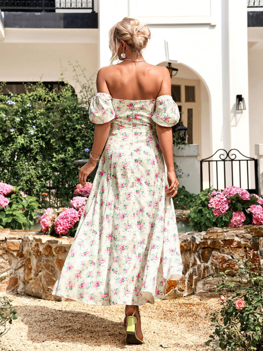 Marcelina | Vestido Midi Floral Azul com Manga Bufante e Fenda Alta