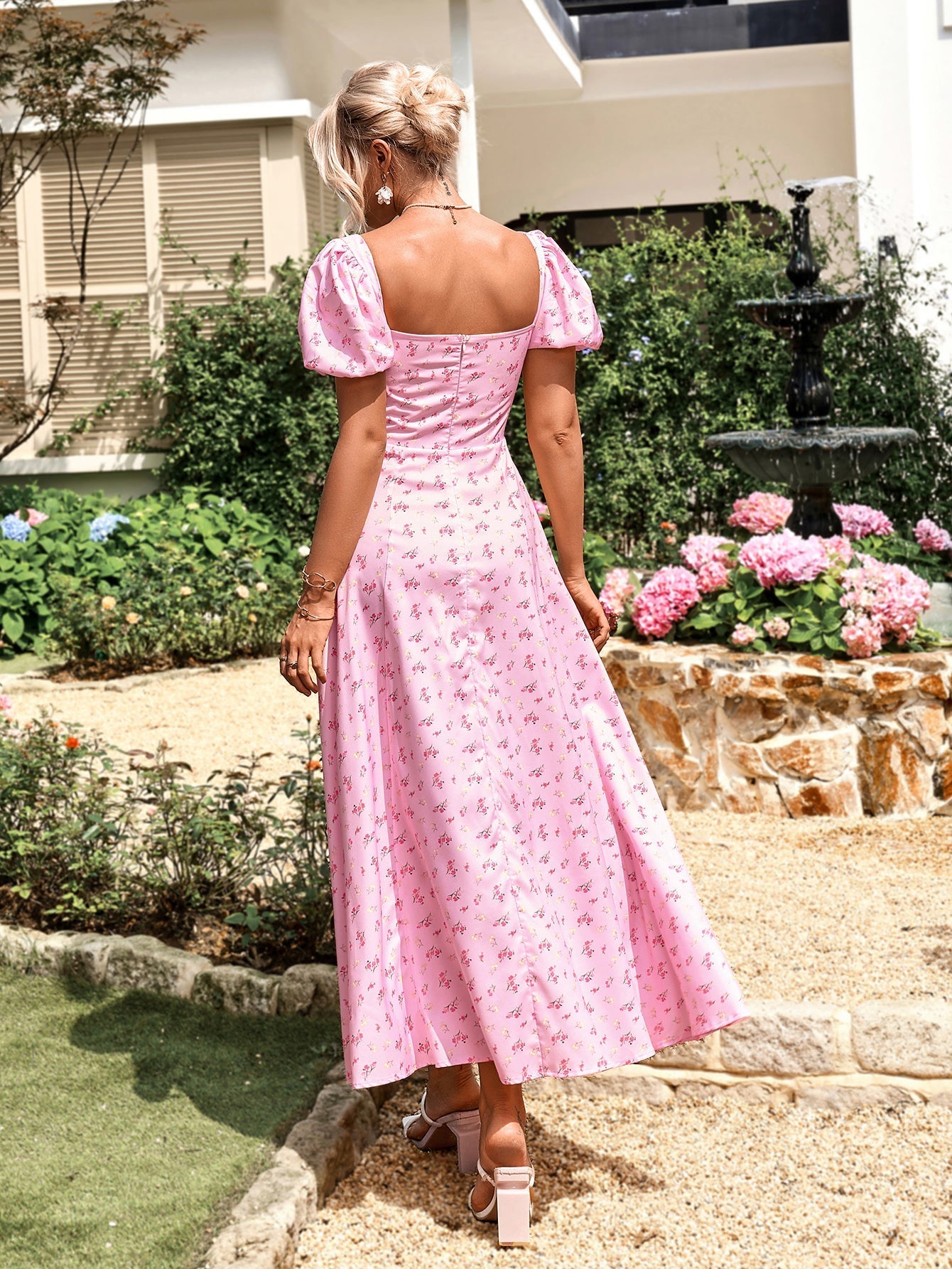 Marcelina | Vestido Midi Floral Azul com Manga Bufante e Fenda Alta
