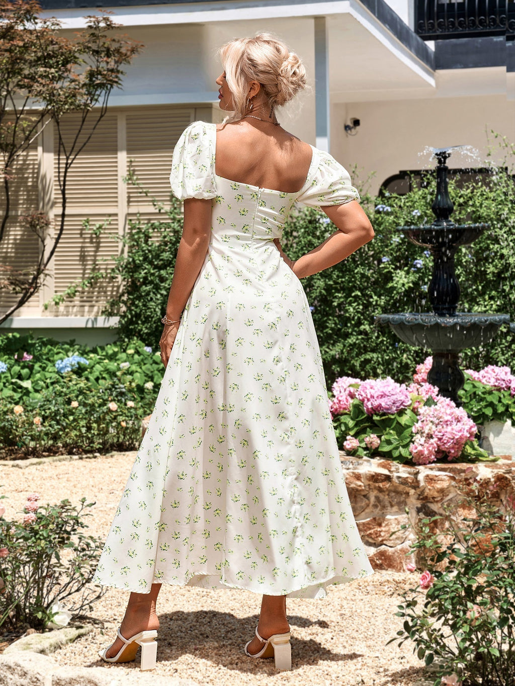Marcelina | Vestido Midi Floral Azul com Manga Bufante e Fenda Alta