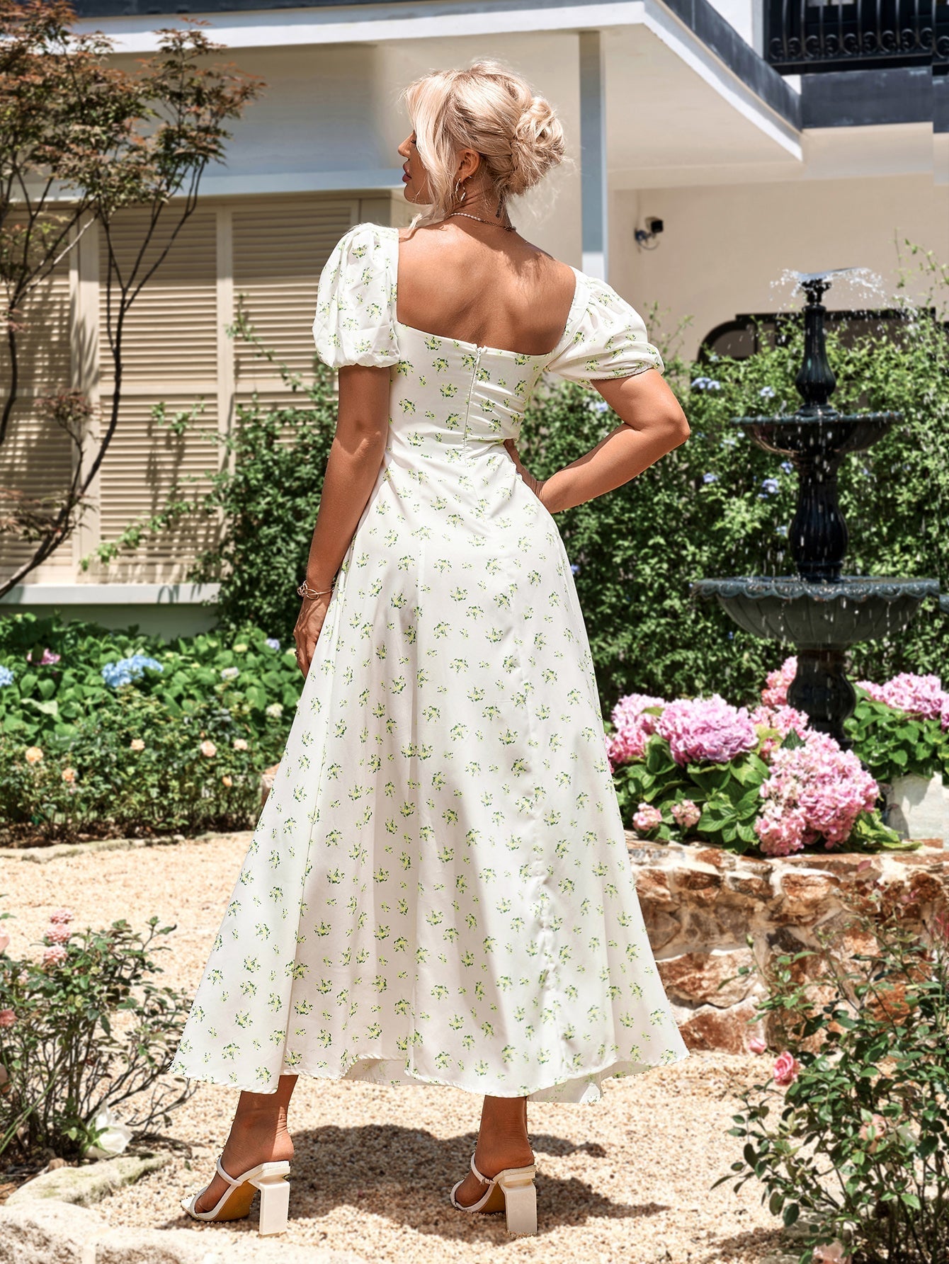 Marcelina | Vestido Midi Floral Azul com Manga Bufante e Fenda Alta
