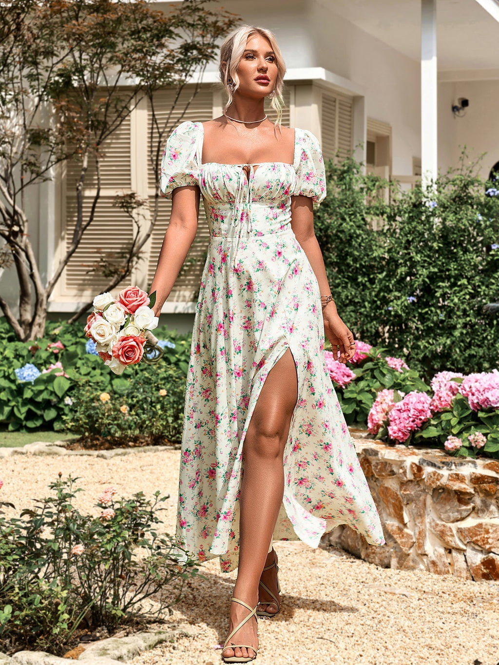 Marcelina | Vestido Midi Floral Azul com Manga Bufante e Fenda Alta