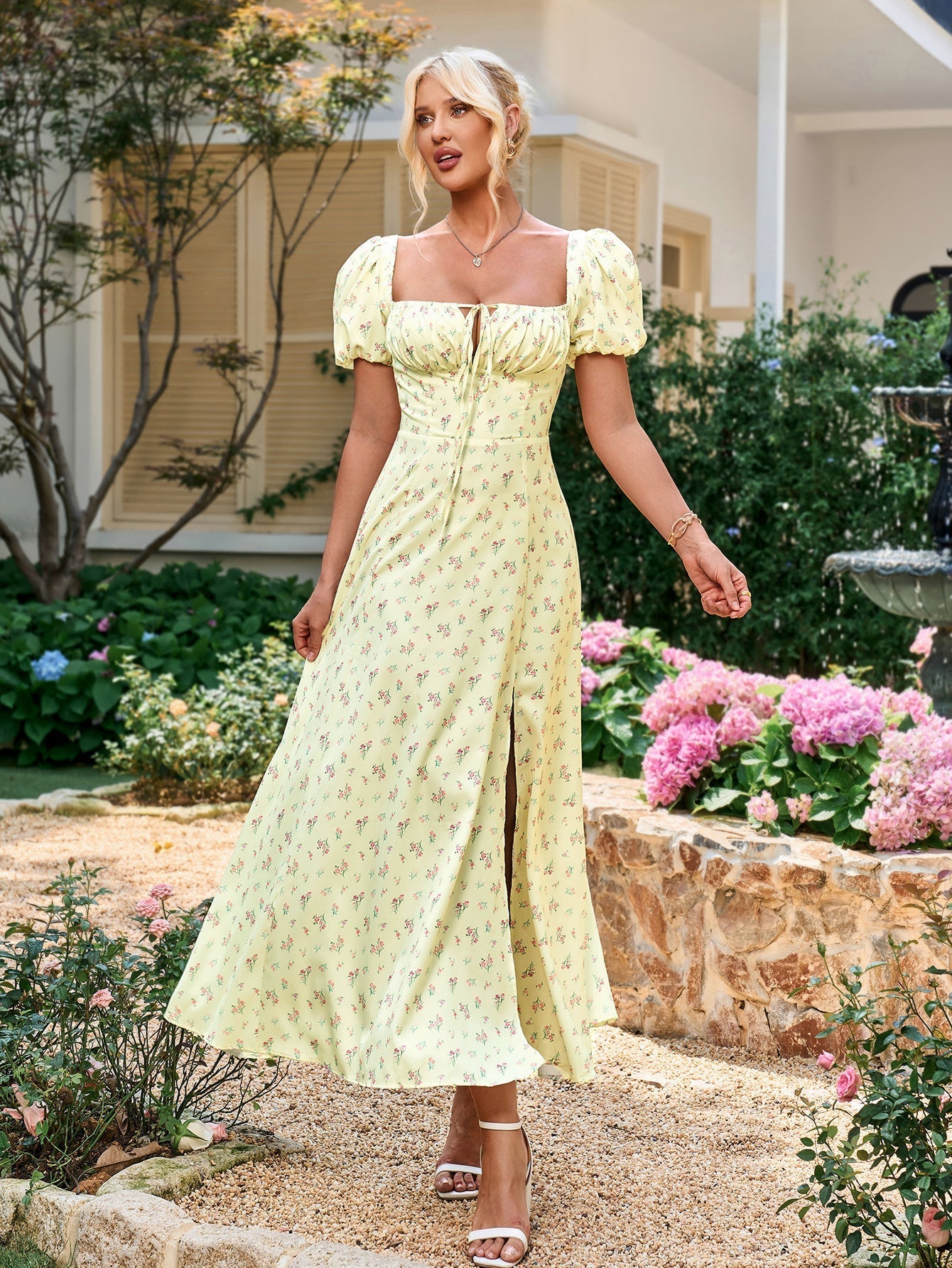Marcelina | Vestido Midi Floral Azul com Manga Bufante e Fenda Alta