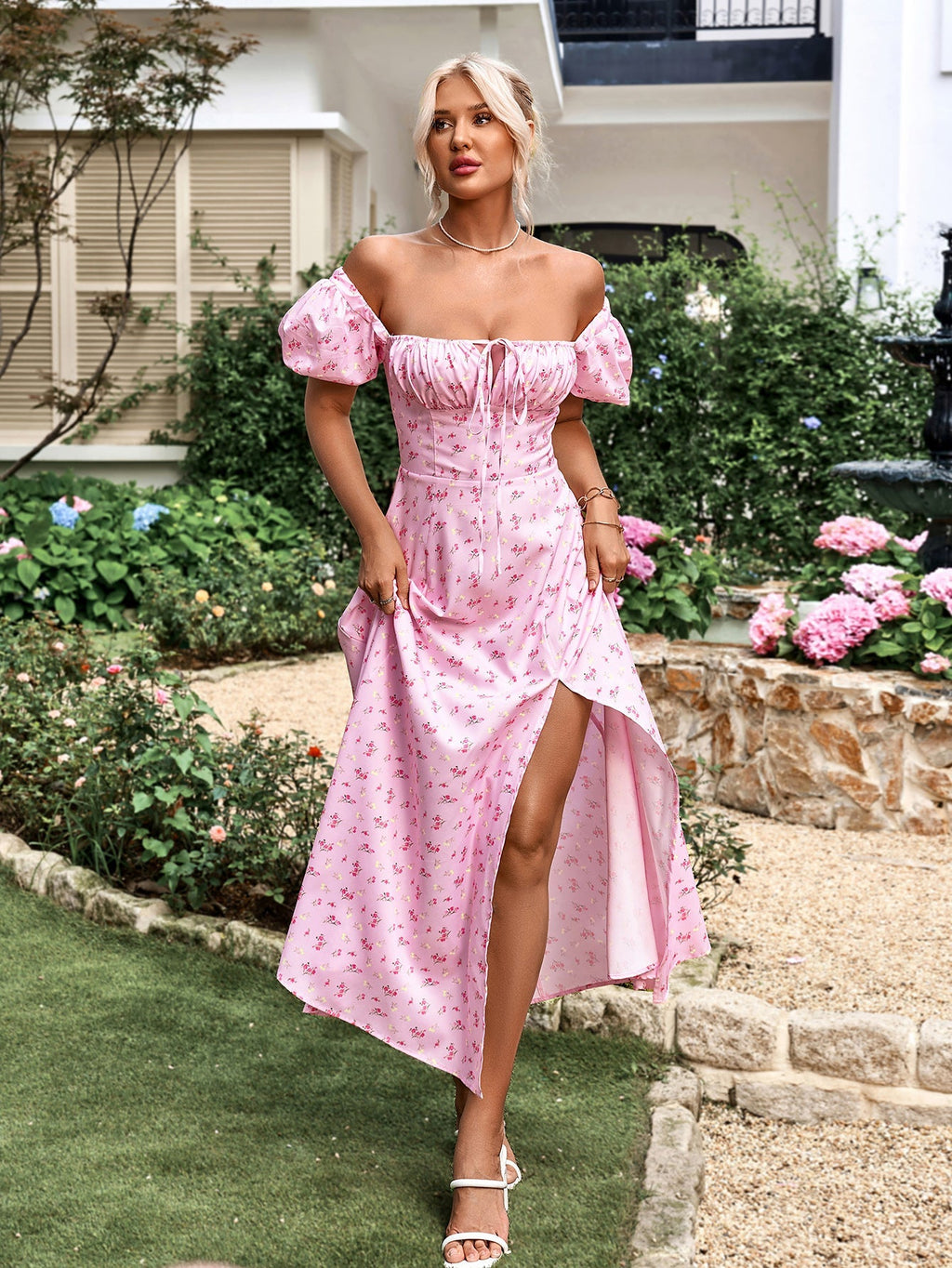 Marcelina | Vestido Midi Floral Azul com Manga Bufante e Fenda Alta