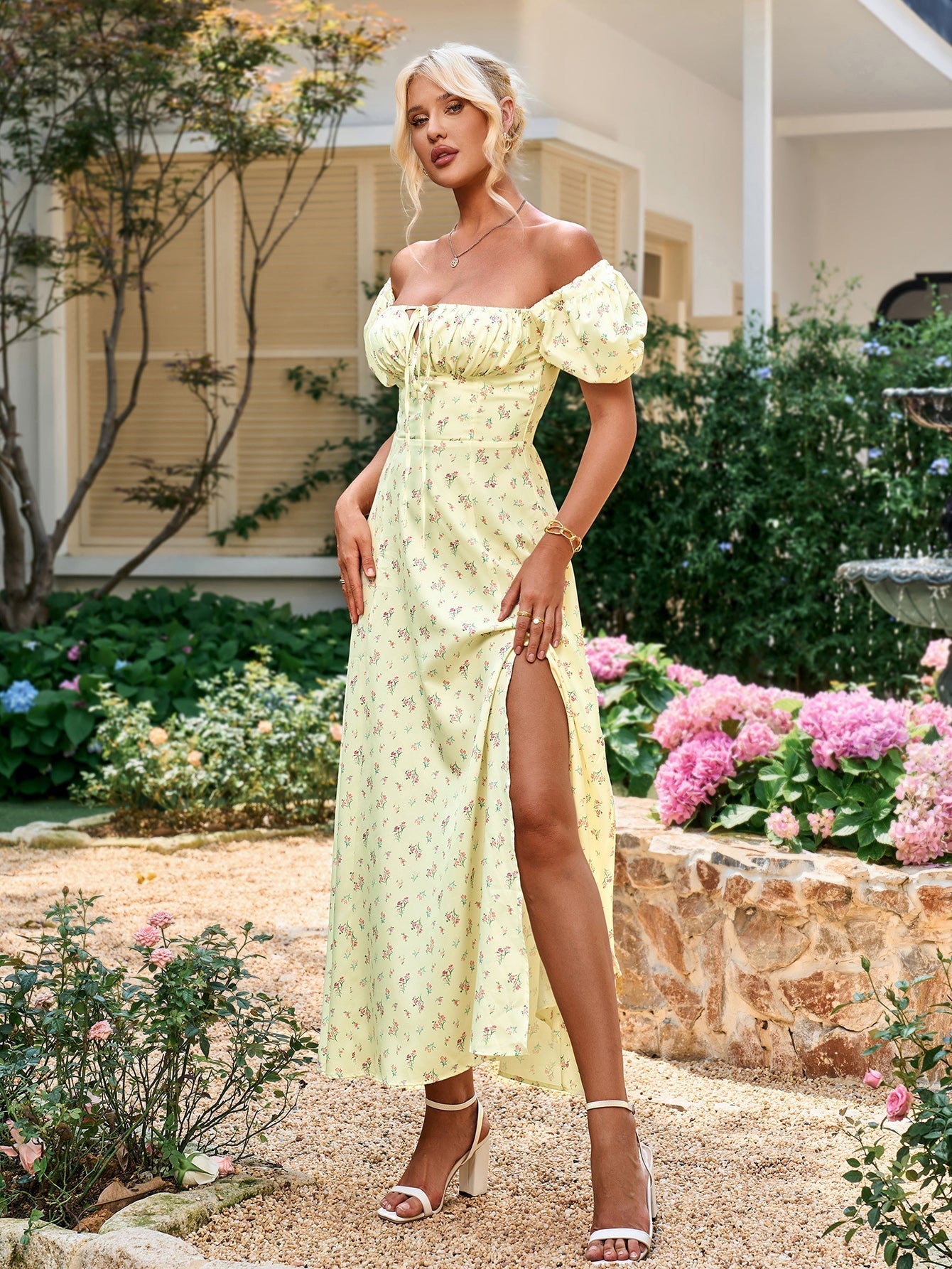 Marcelina | Vestido Midi Floral Azul com Manga Bufante e Fenda Alta
