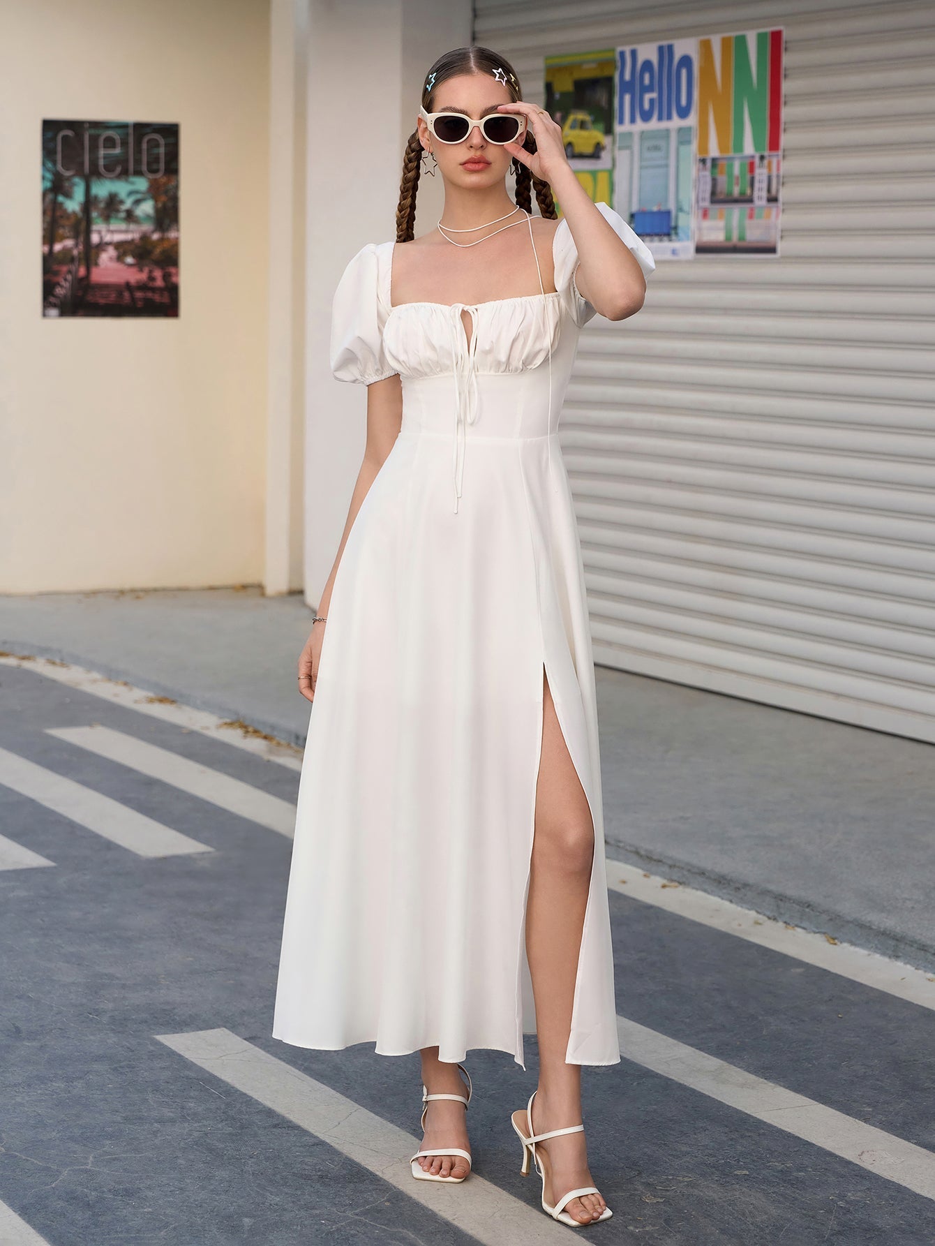Dulce | Vestido Longo Chocolate com Decote Coração, Manga Bufante e Fenda Alta