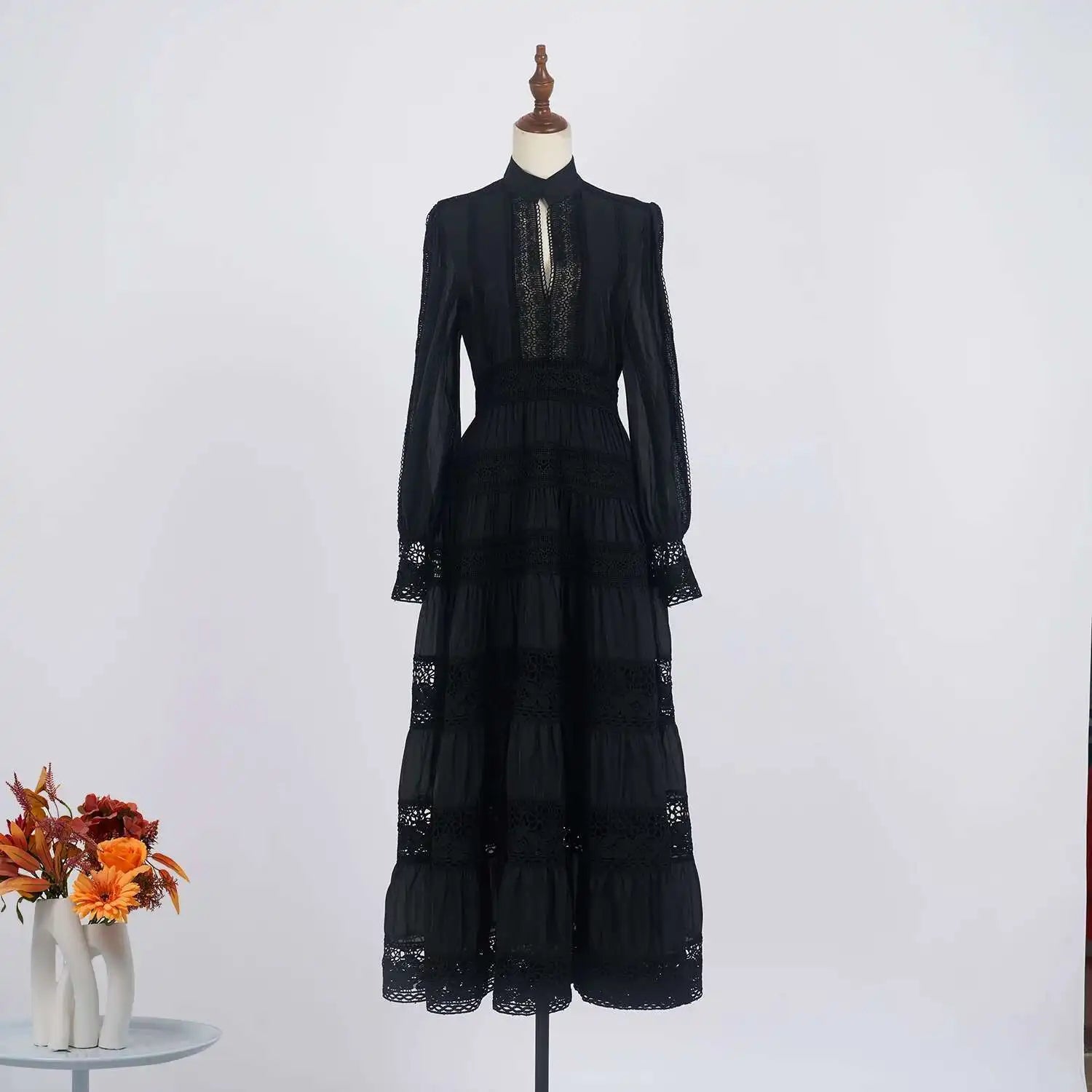 Cecília | Vestido Longo em Renda com Tecido 100% Algodão e Manga Longa