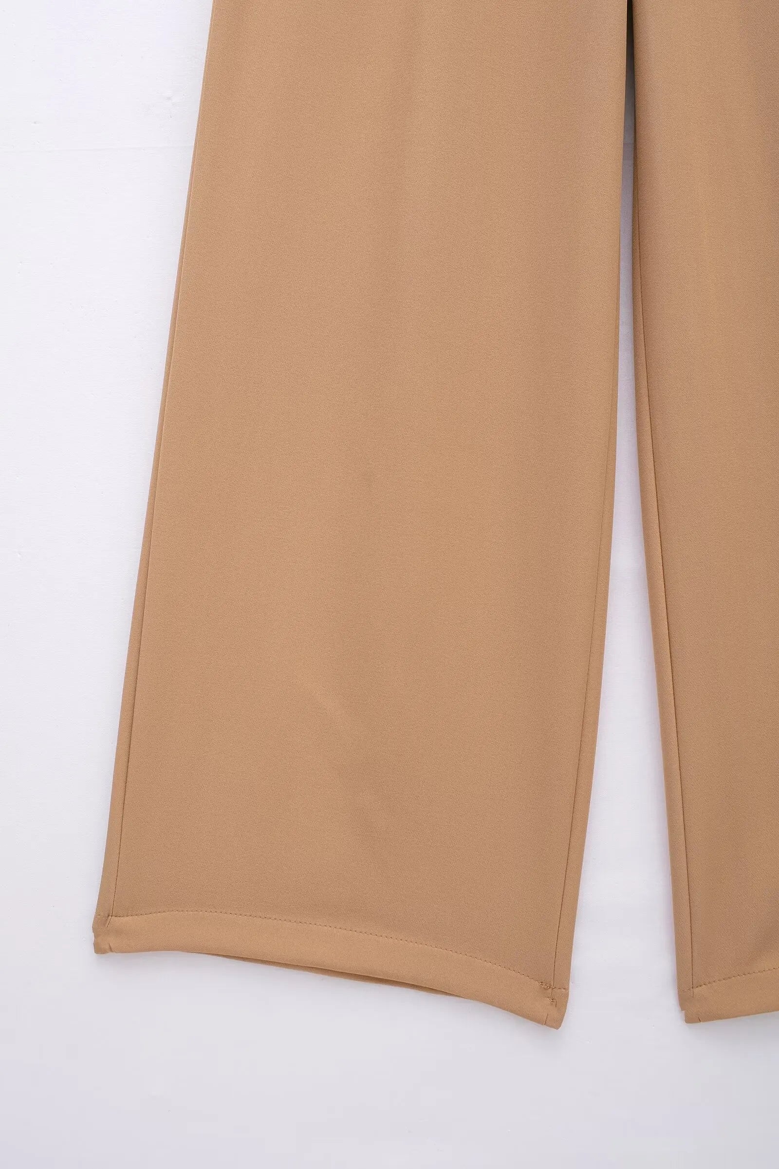 Calça Pantalona: Conforto e Sofisticação em Tecido Leve