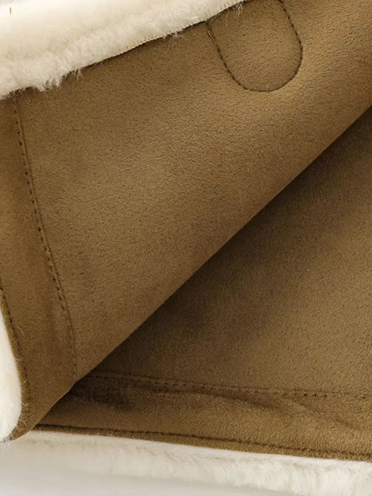 Berenice | Casaco Cropped em Shearling Bege com Fechamento em Toggles
