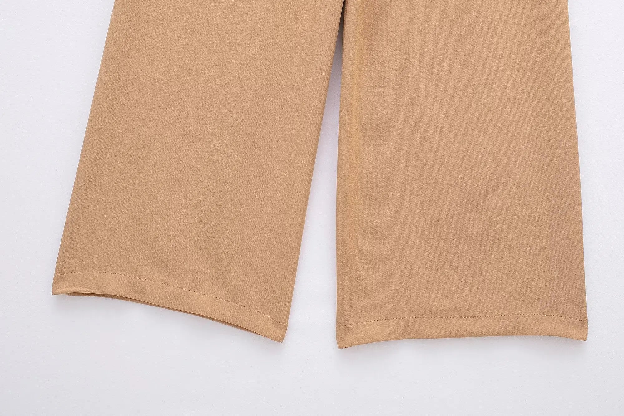 Calça Pantalona: Conforto e Sofisticação em Tecido Leve