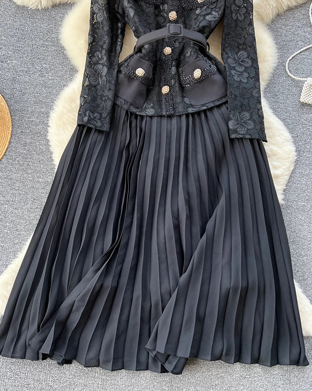 Beatriz | Vestido Longo em Renda com Gola Quadrada e Saia Franzida