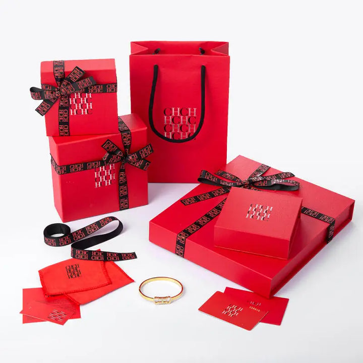 Bracelete CHCH Dourado de Luxo com Pedrarias - Sofisticação Atemporal