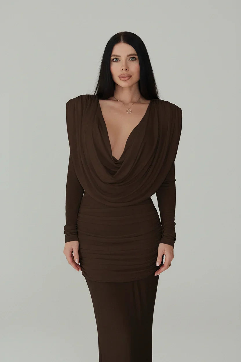 Vestido Longo Marrom com Gola Drapeada e Manga Longa