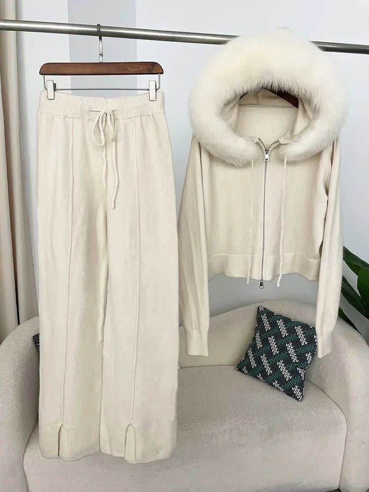 Conjunto Tricô Casaco com Capuz e Gola Encorpada