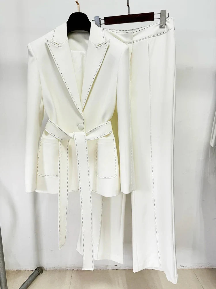 Conjunto de Alfaiataria: Blazer Acinturado com Cinto e Calça Reta