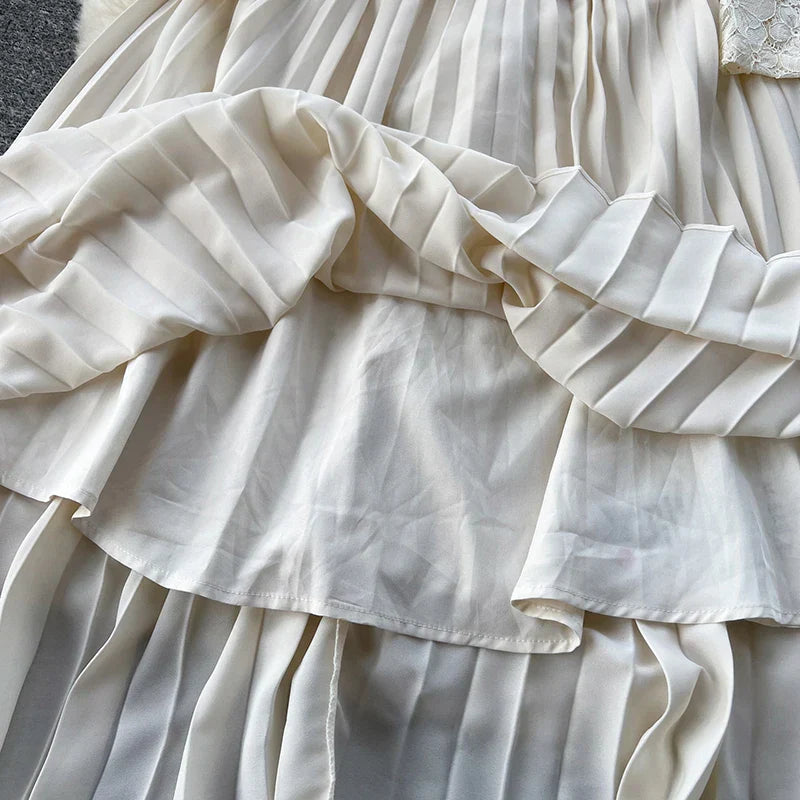 Beatriz | Vestido Longo em Renda com Gola Quadrada e Saia Franzida