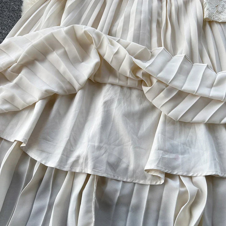 Beatriz | Vestido Longo em Renda com Gola Quadrada e Saia Franzida