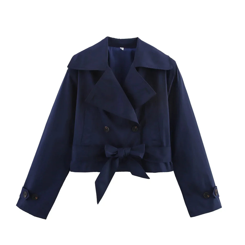 Casaco Escultural Estilo Trench Coat com Abotoamento Cruzado e Cinto
