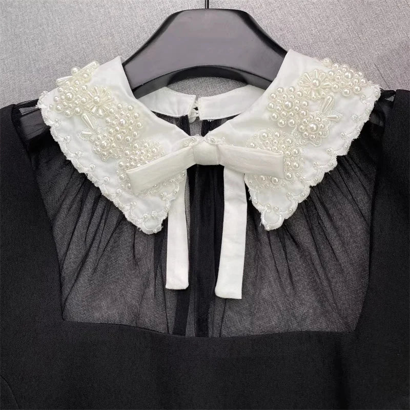 Vestido Longo Bordado e Gola Elegante