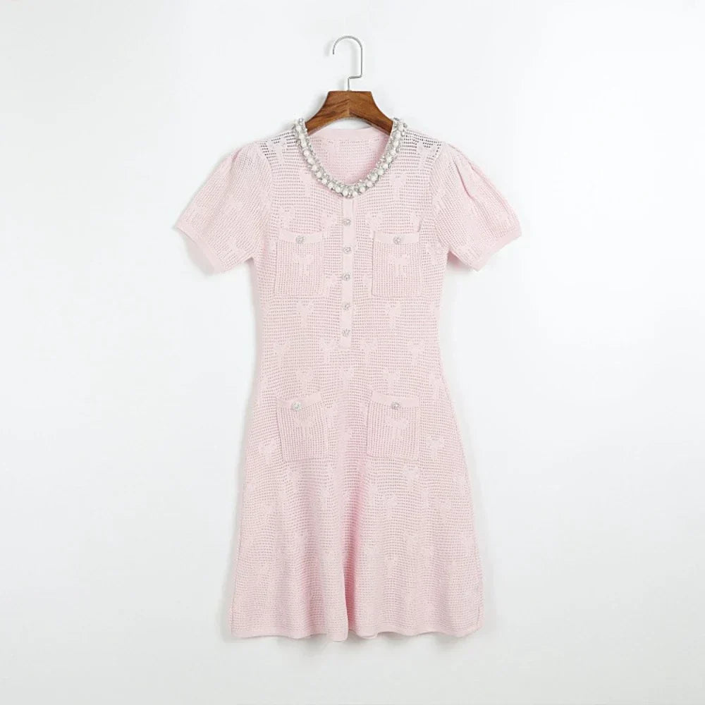 Vestido de Duas Peças em Tricô Vazado com Detalhes em Cristais e Pérolas