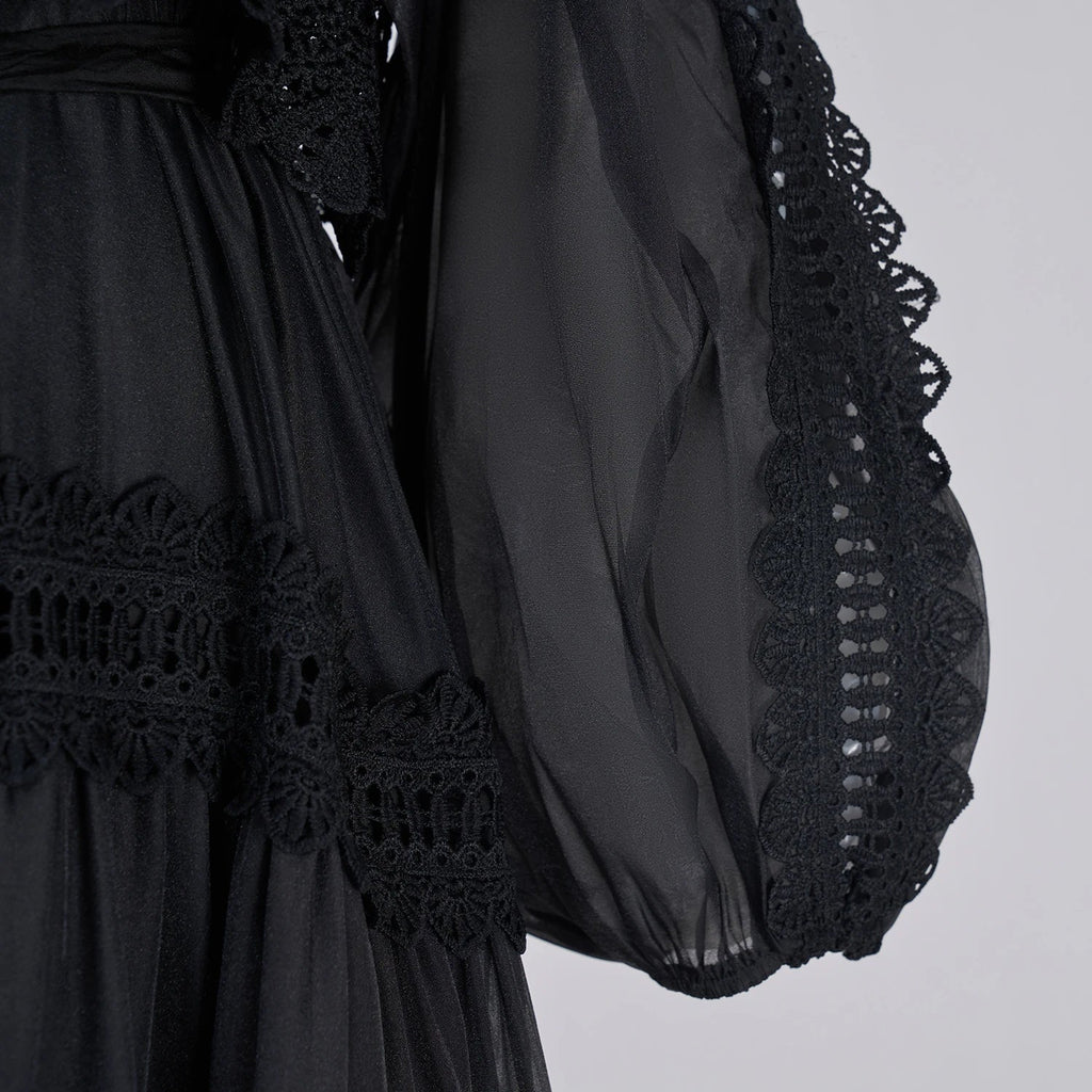 Valentina | Vestido Longo em Renda Artesanal com Aplicação de Pérolas