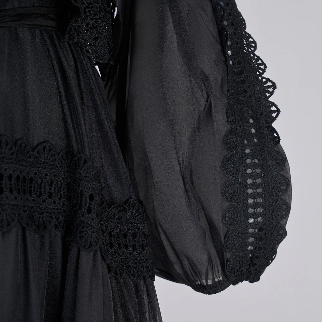 Valentina | Vestido Longo em Renda Artesanal com Aplicação de Pérolas