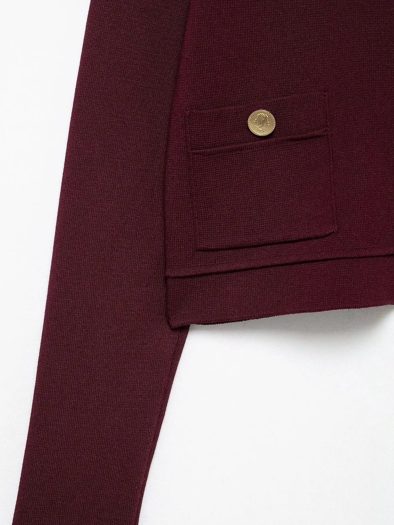 Conjunto Luxo Vermelho em Malha de Alta Densidade – Cardigã e Saia